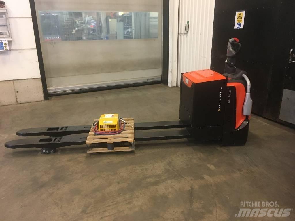 Toyota LPE250 Hidrauliskās stalažas ar platformu
