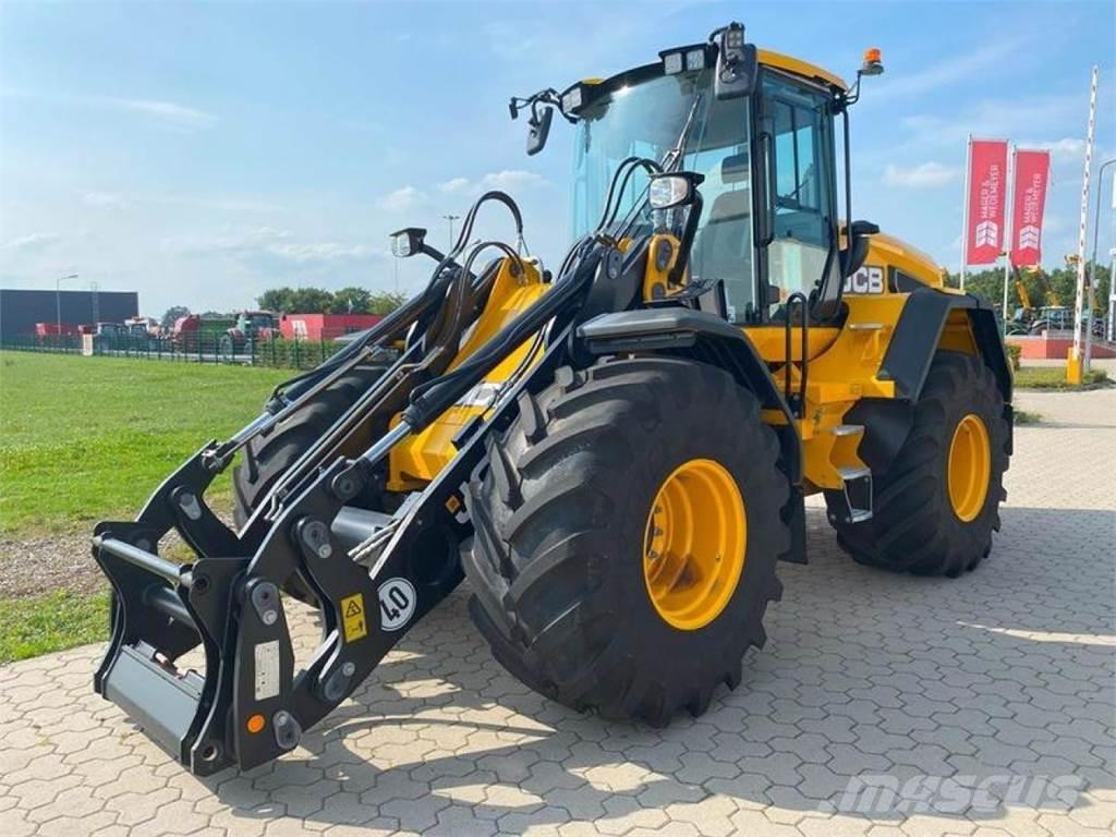 JCB 427 AGRI Iekrāvēji uz riteņiem