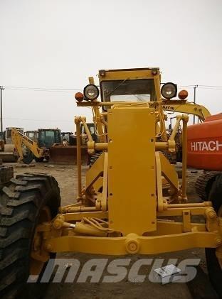 Komatsu GD 661 Greideri