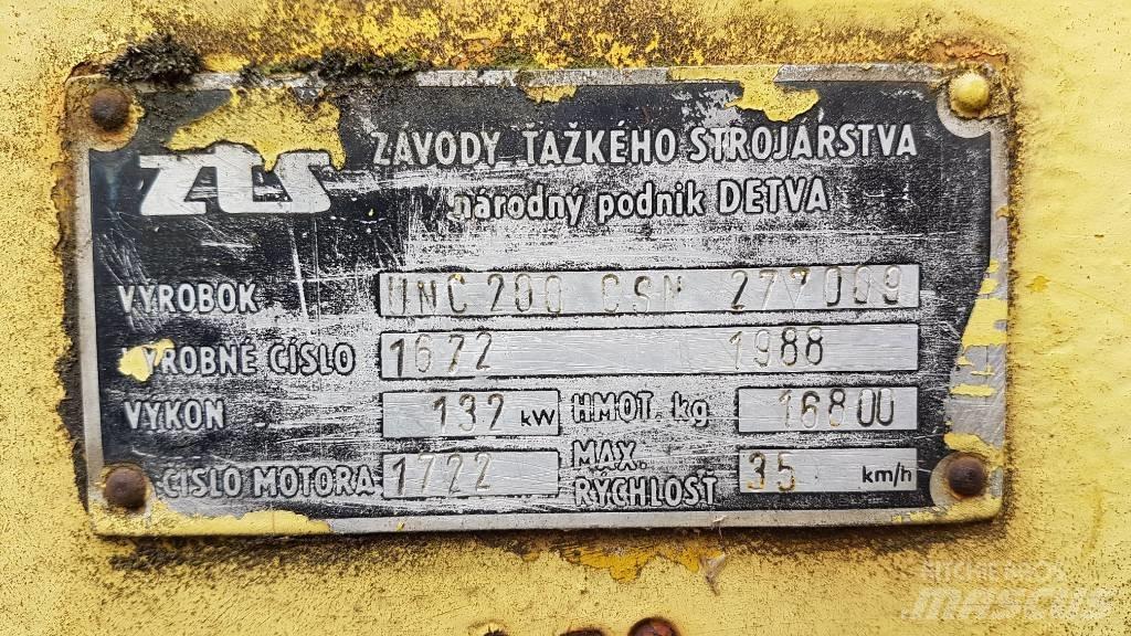  UNC 200 Iekrāvēji uz riteņiem