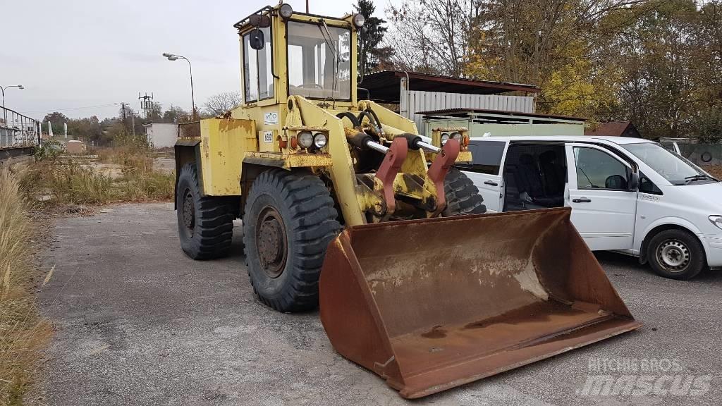  UNC 200 Iekrāvēji uz riteņiem