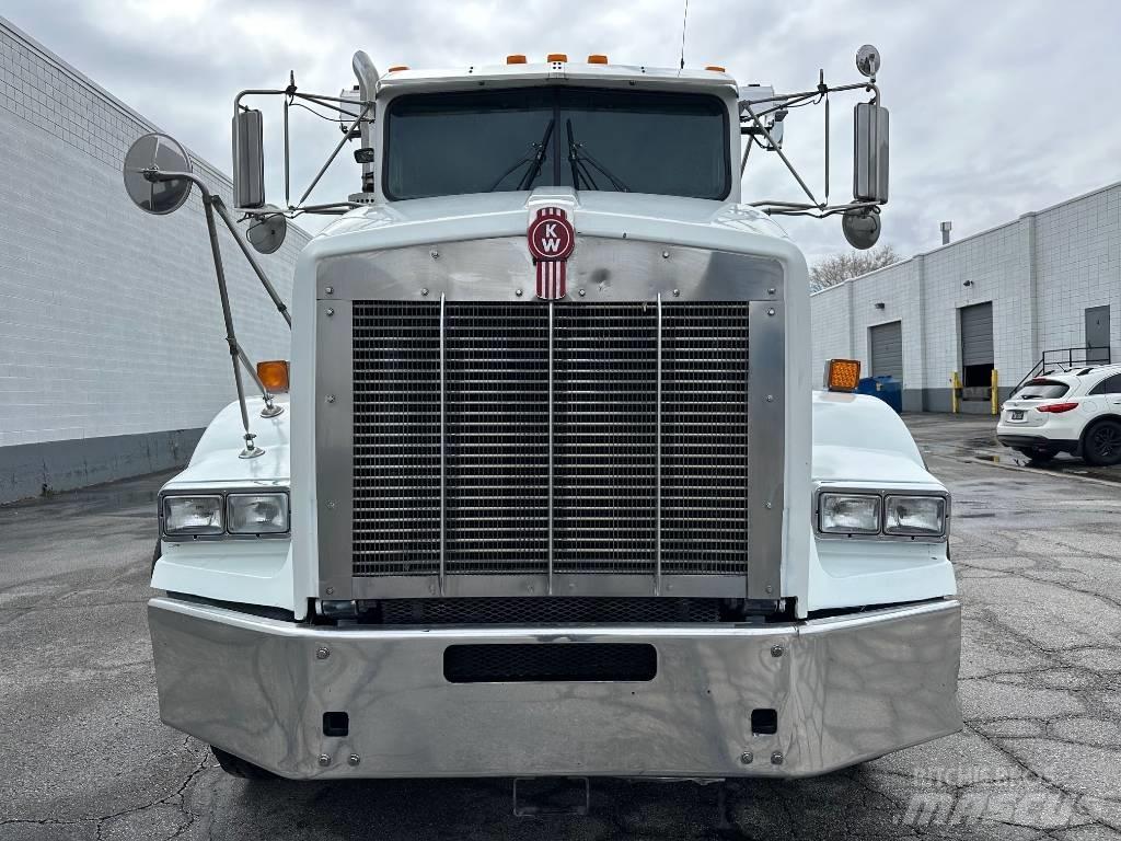 Kenworth T 800 Treileri ar āķi