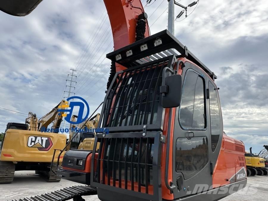 Doosan DX 225 LCA Kāpurķēžu ekskavatori