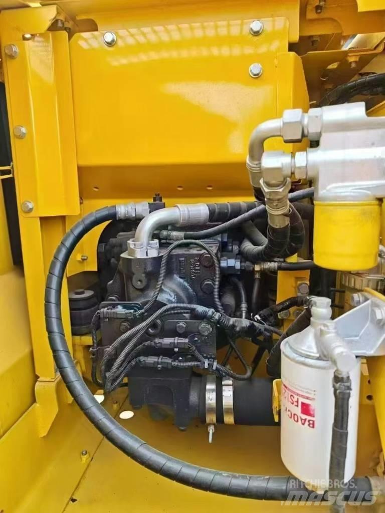 Komatsu 130LC-7 Kāpurķēžu ekskavatori