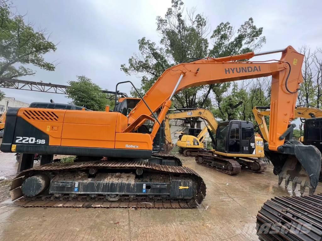 Hyundai 220LC-9S Kāpurķēžu ekskavatori