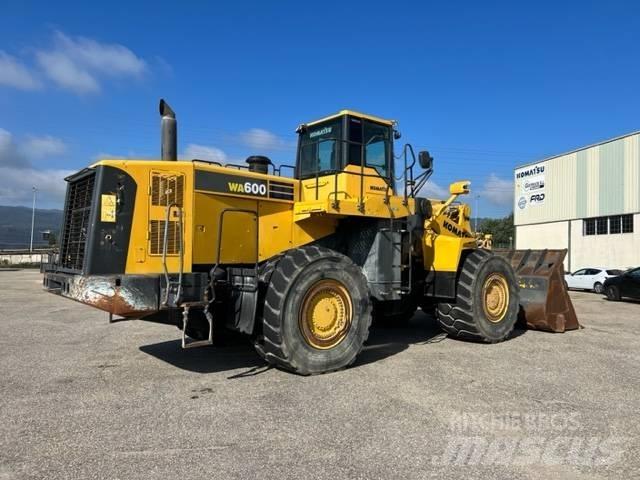 Komatsu WA 600-6 Iekrāvēji uz riteņiem