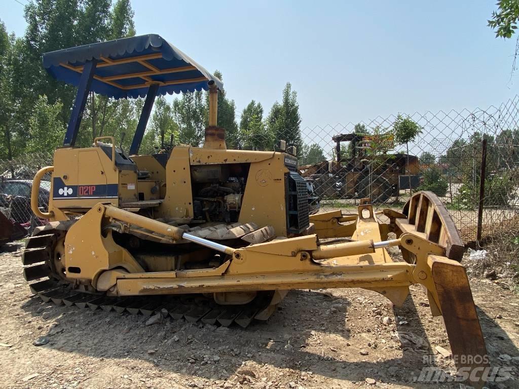 Komatsu D21P-6 Kāpurķēžu buldozeri