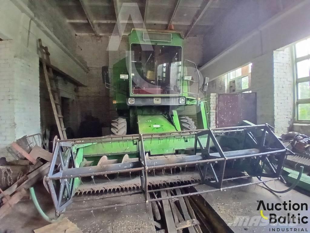 John Deere 1055 Ražas novākšanas kombaini