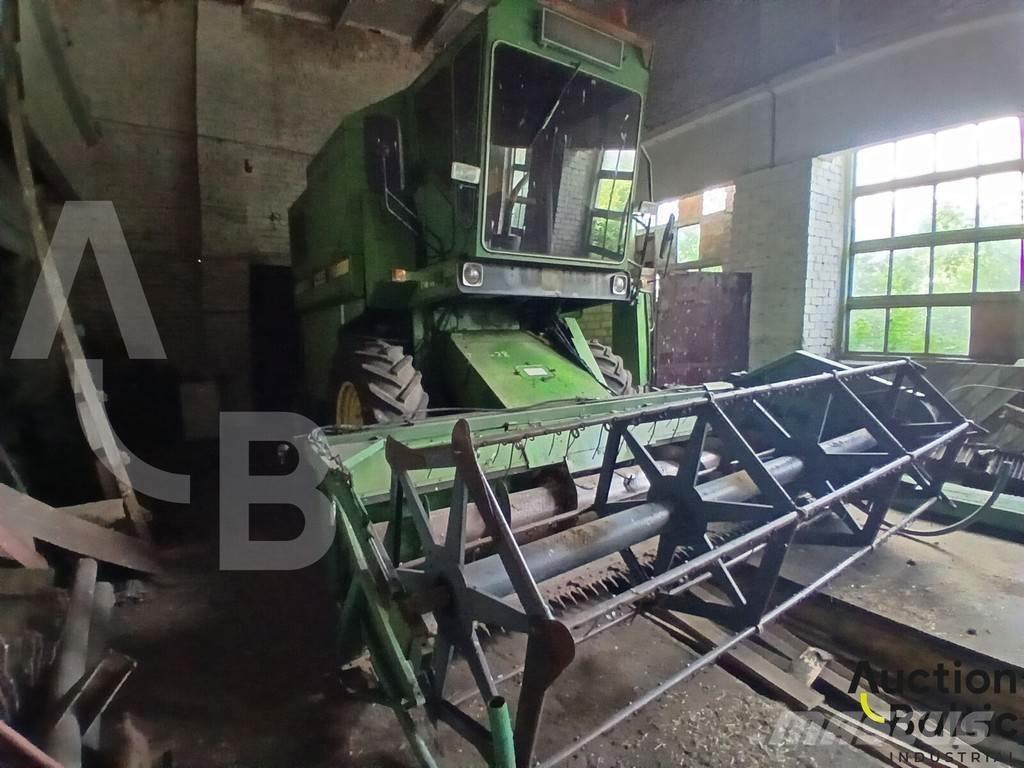 John Deere 1055 Ražas novākšanas kombaini