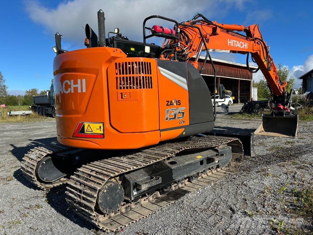 Hitachi ZX 135 US-7 Kāpurķēžu ekskavatori