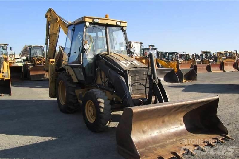 CAT 424D Ekskavatori-iekrāvēji