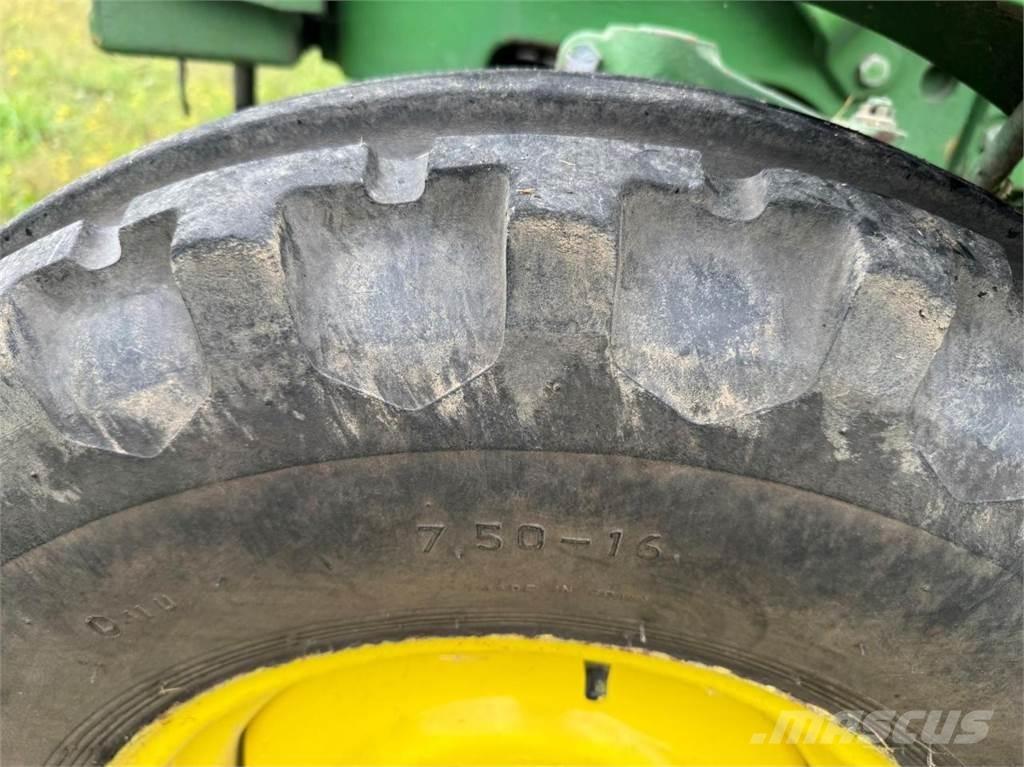 John Deere 1040 S Traktori