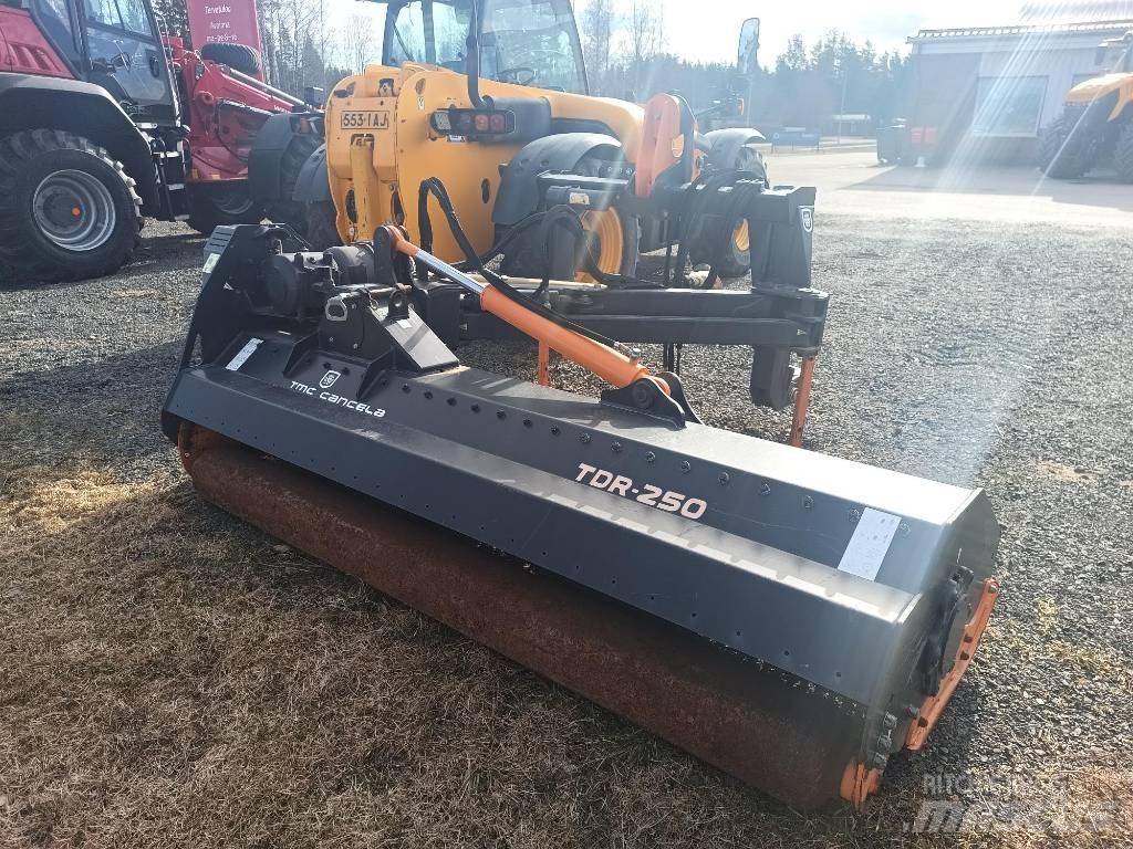 TMC TDR 250 Pļaujmašīnas/pašgājēji