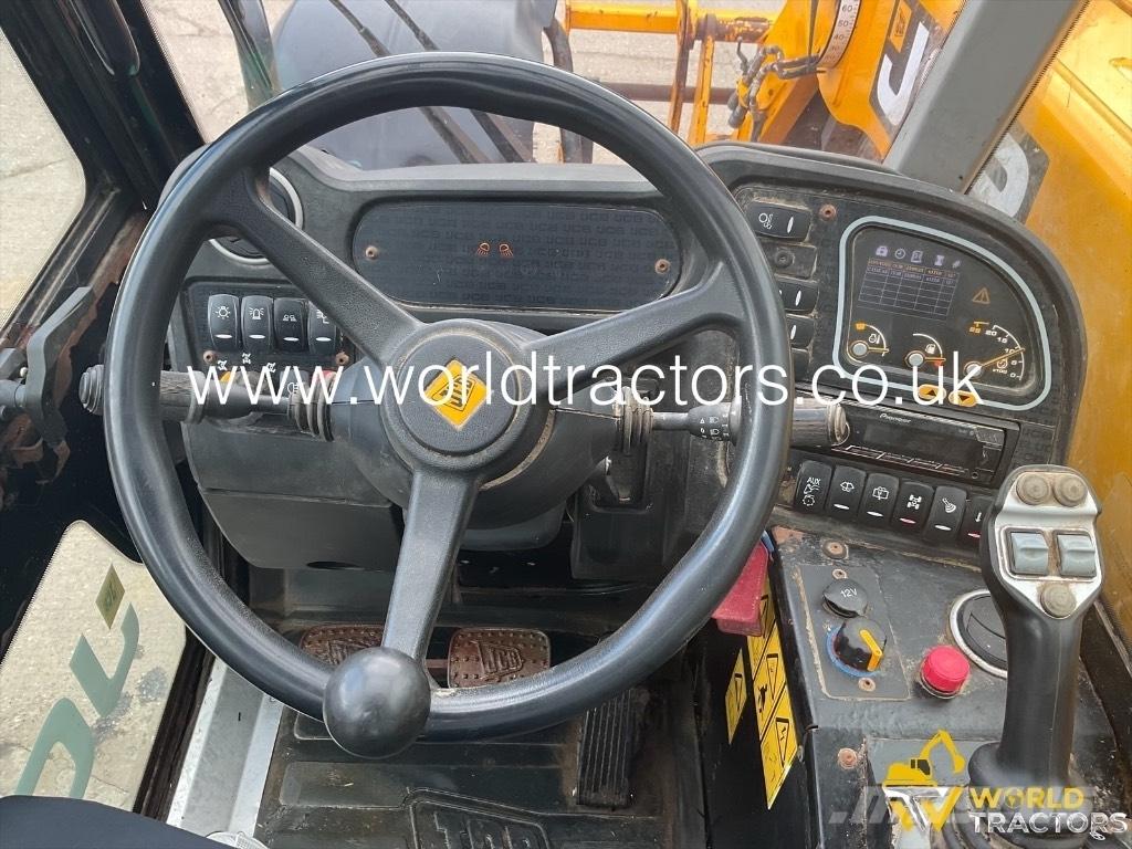 JCB 526-56 Agri Lauksaimniecības pacēlāji