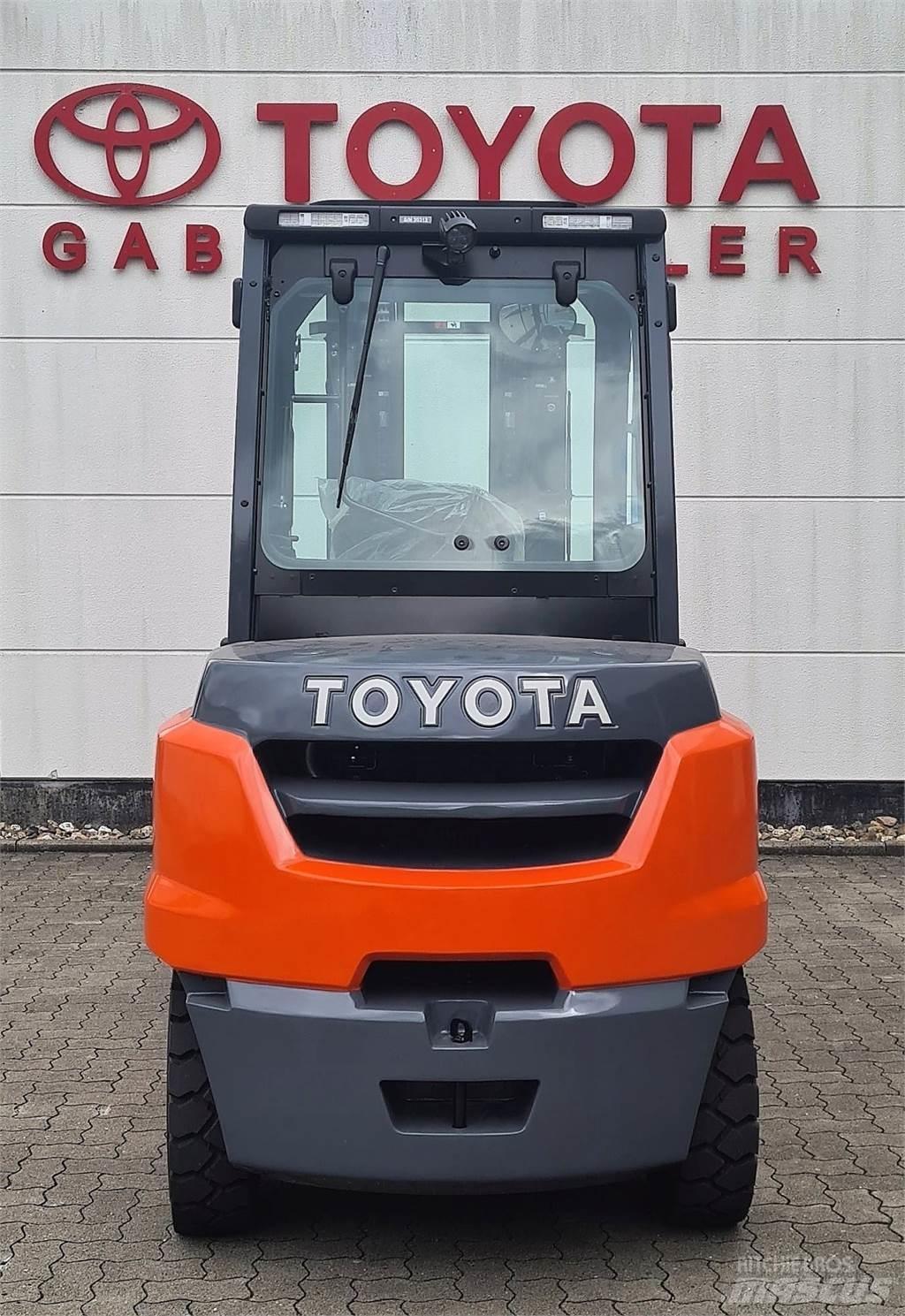Toyota 40-8FD50N Tehnika ar dīzeļa dzinēju