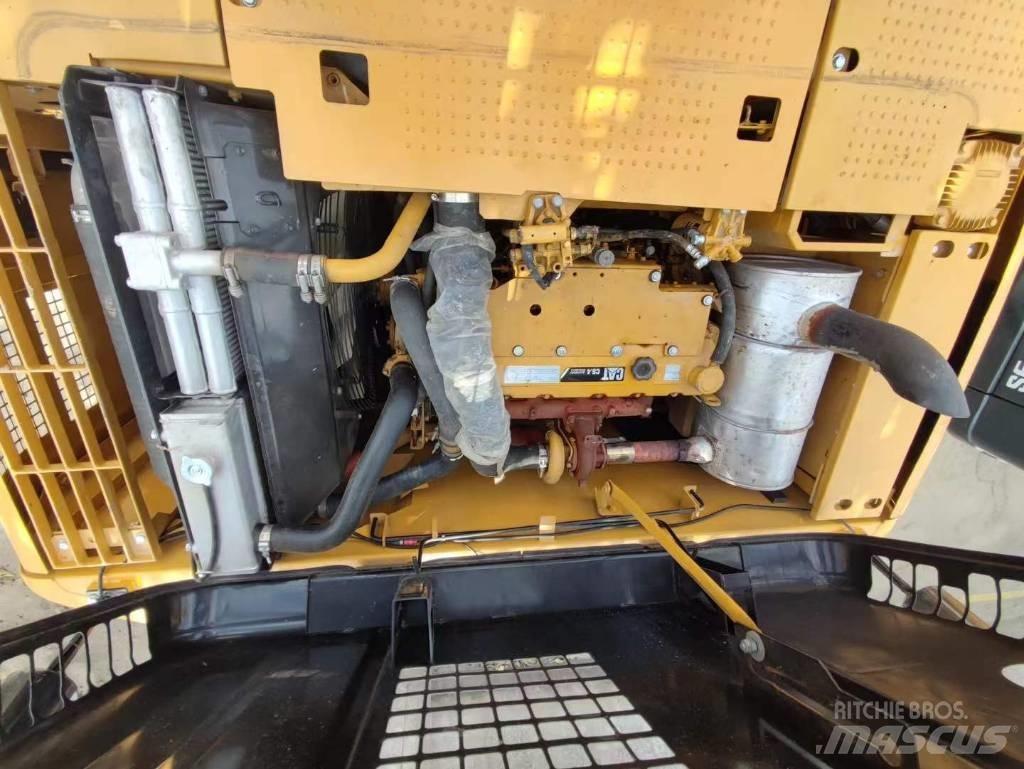 CAT 320D2 Vidēja lieluma ekskavatori 7 t - 12 t