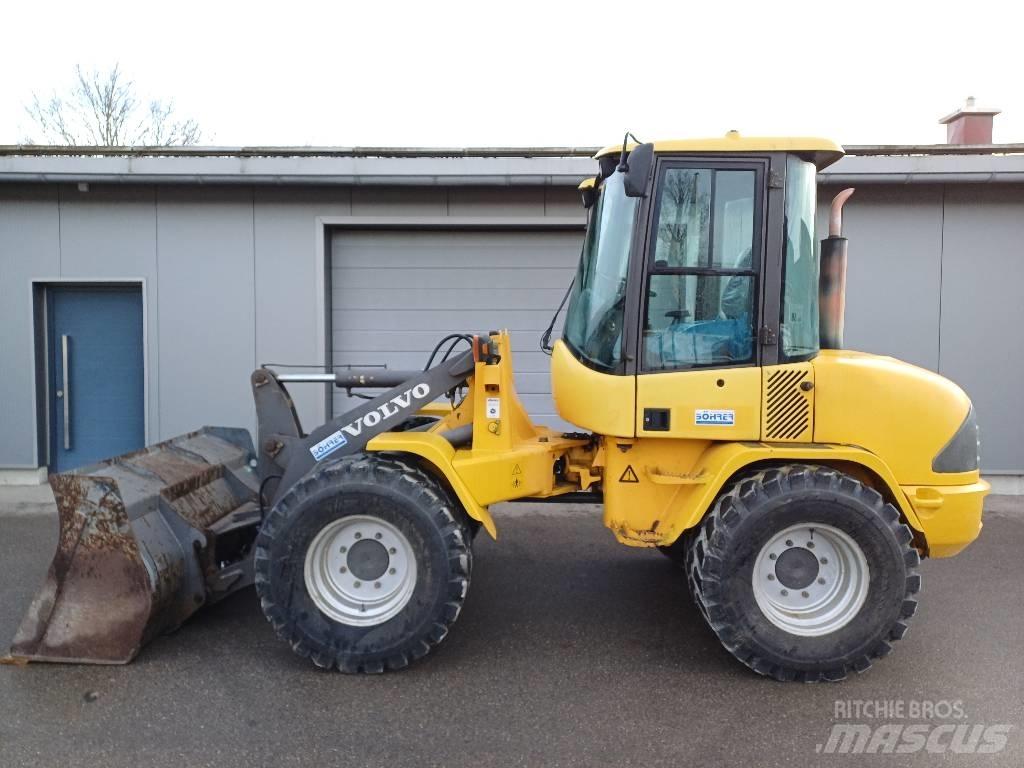 Volvo L 30 B Iekrāvēji uz riteņiem