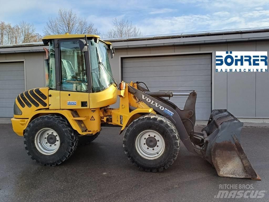 Volvo L 30 B Iekrāvēji uz riteņiem