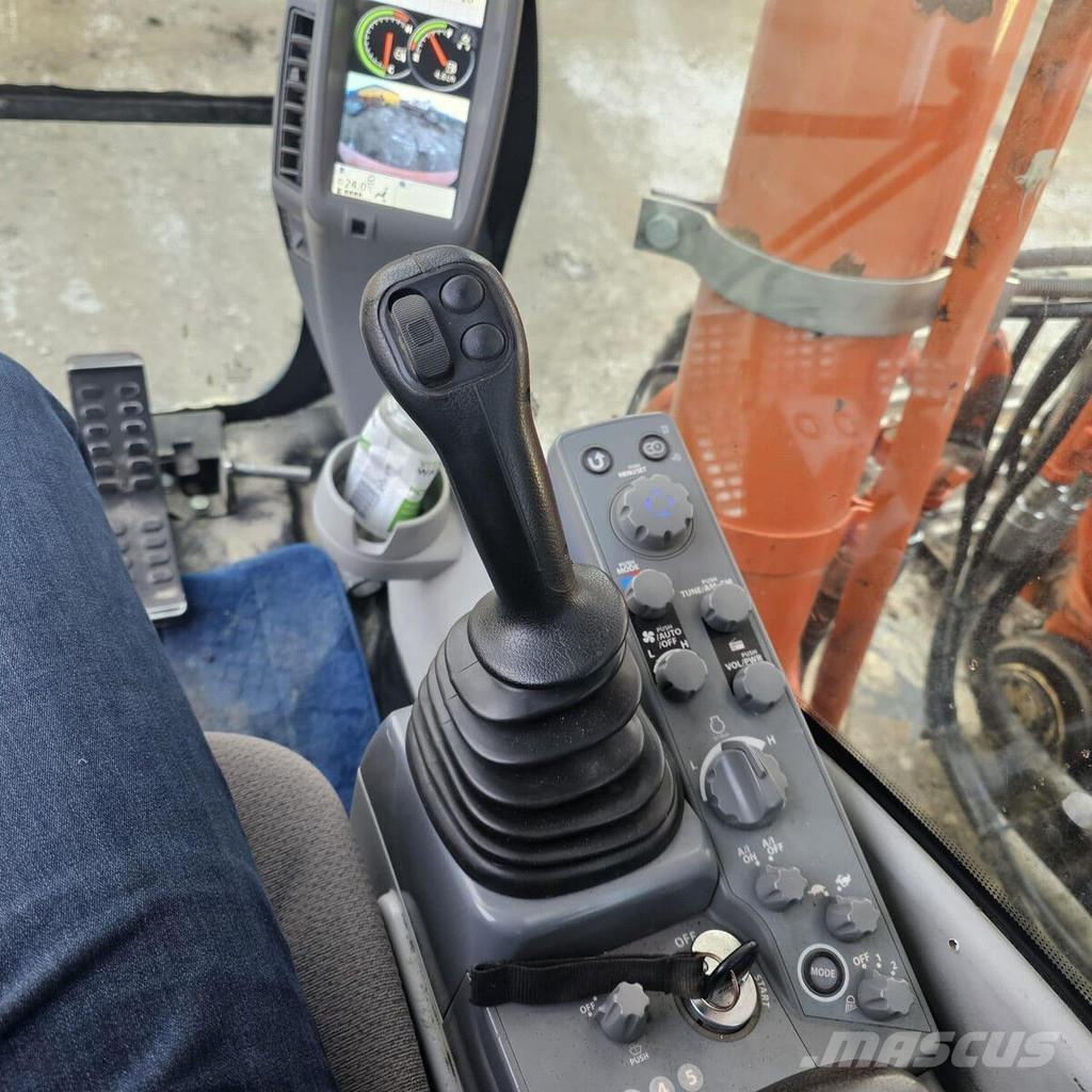 Hitachi ZX350LC-6 Kāpurķēžu ekskavatori