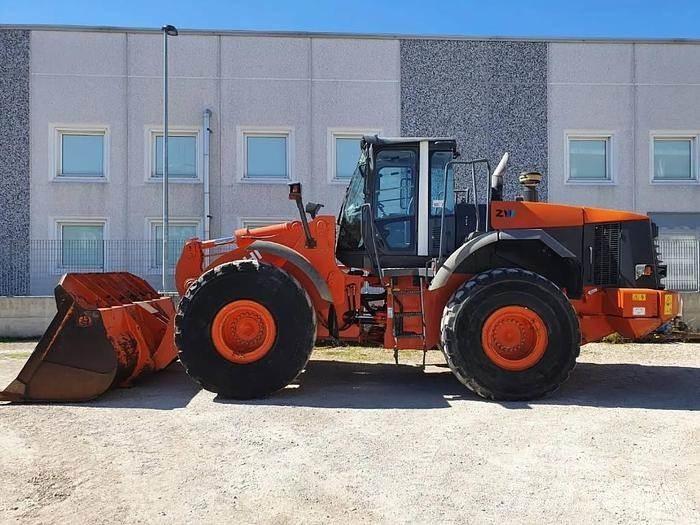 Hitachi ZW 310 Iekrāvēji uz riteņiem