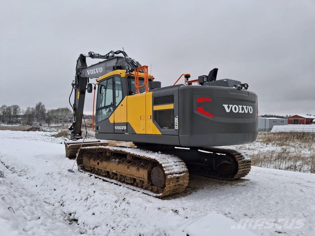 Volvo EC220E Kāpurķēžu ekskavatori
