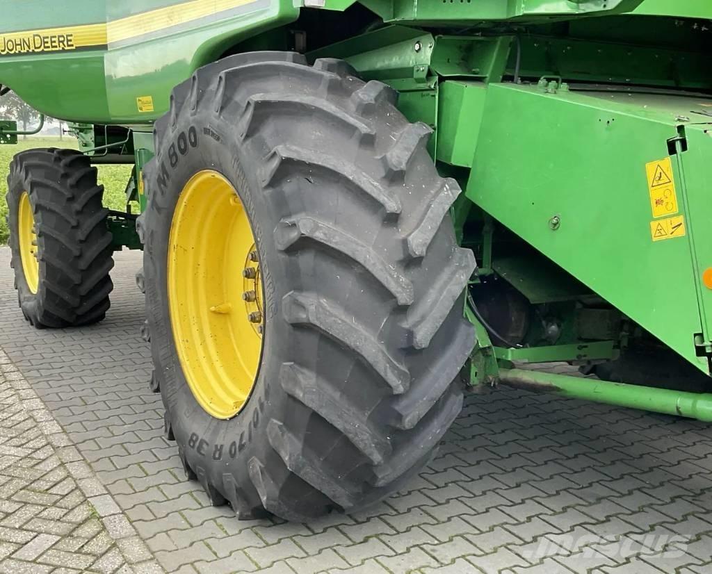 John Deere T 560 Ražas novākšanas kombaini