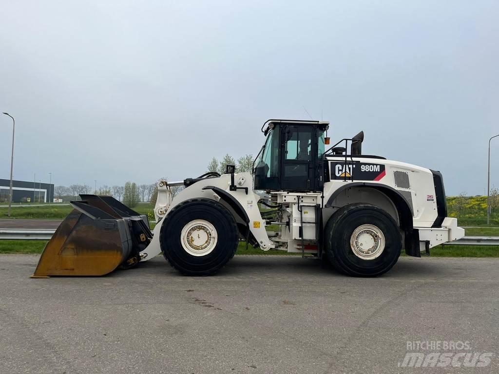 CAT 980M Iekrāvēji uz riteņiem