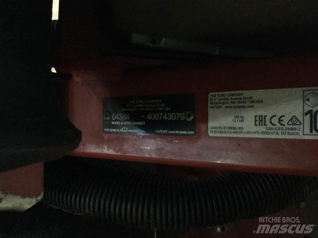 Toro 3250D Mauriņa traktors