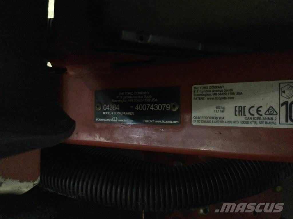 Toro 3250D Mauriņa traktors