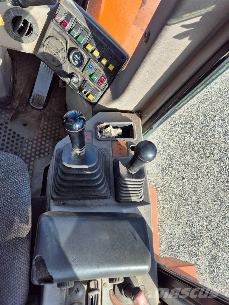 Hitachi FR 130 Iekrāvēji uz riteņiem