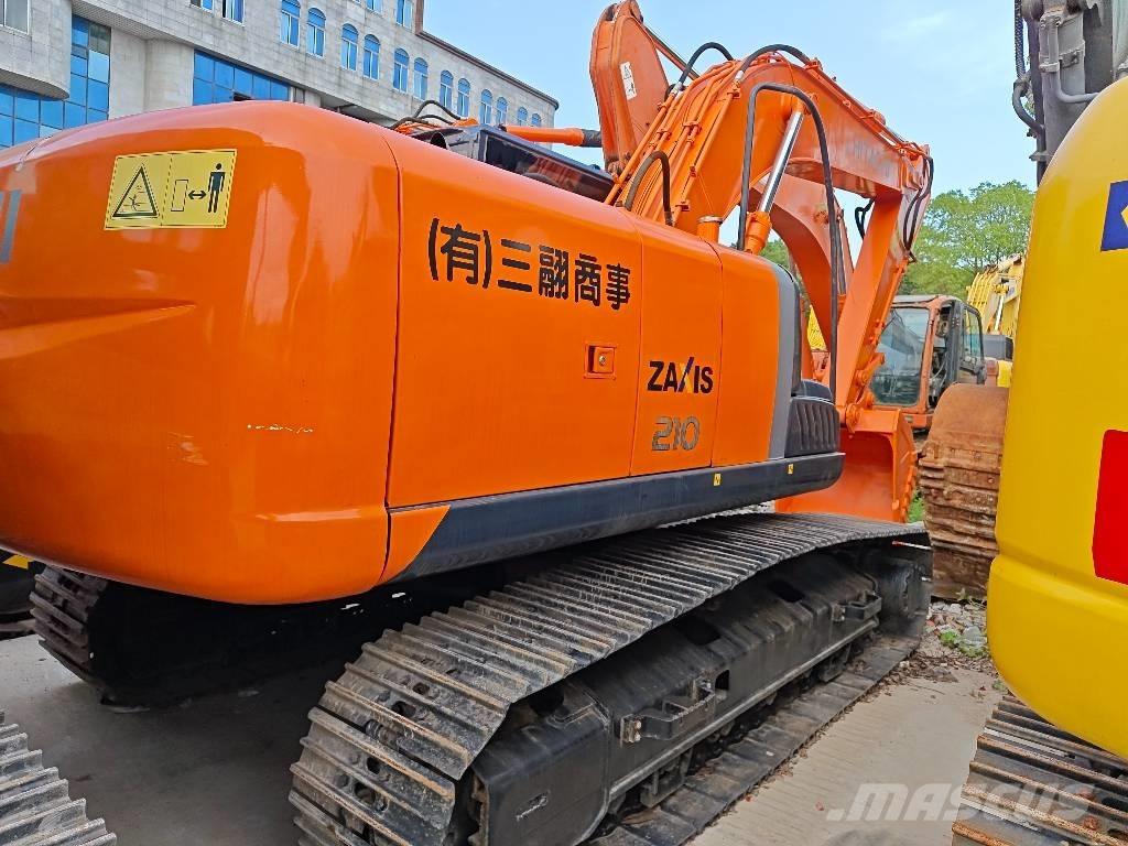 Hitachi ZX 210 Kāpurķēžu ekskavatori