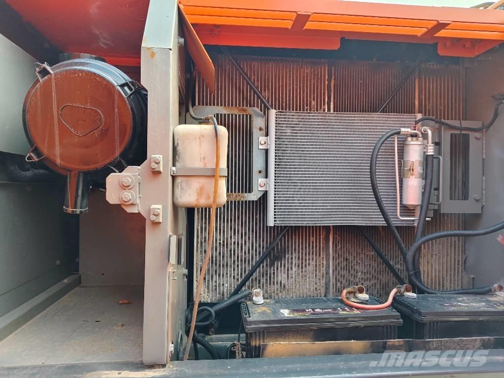 Hitachi ZX 210 Kāpurķēžu ekskavatori