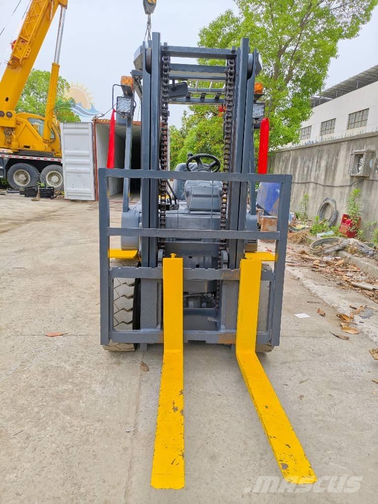 Komatsu FD 30 Tehnika ar dīzeļa dzinēju