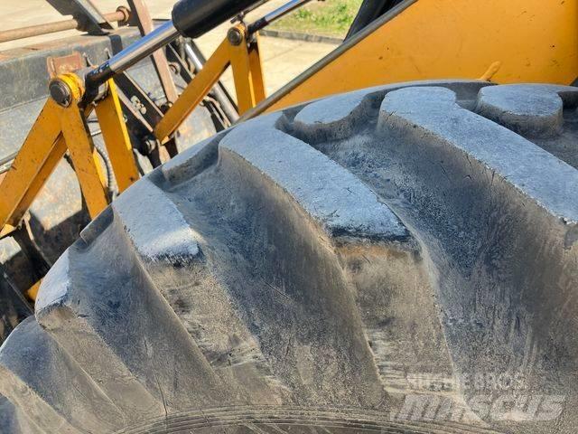 JCB 4 CX Ekskavatori-iekrāvēji