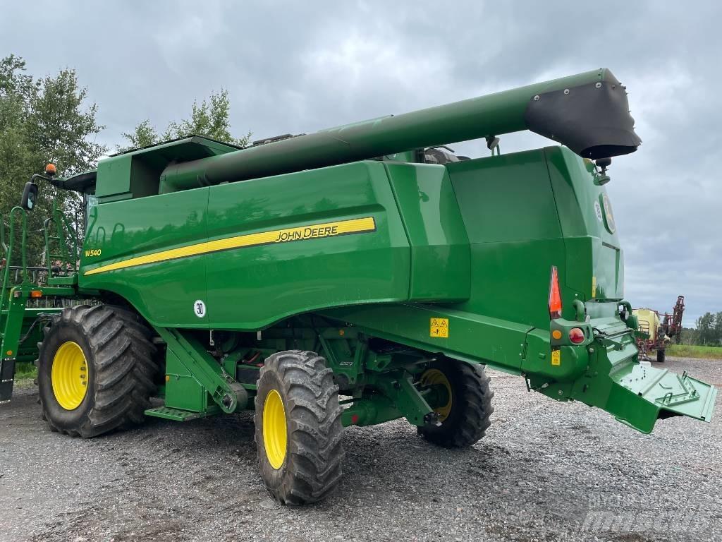 John Deere W 540 Ražas novākšanas kombaini