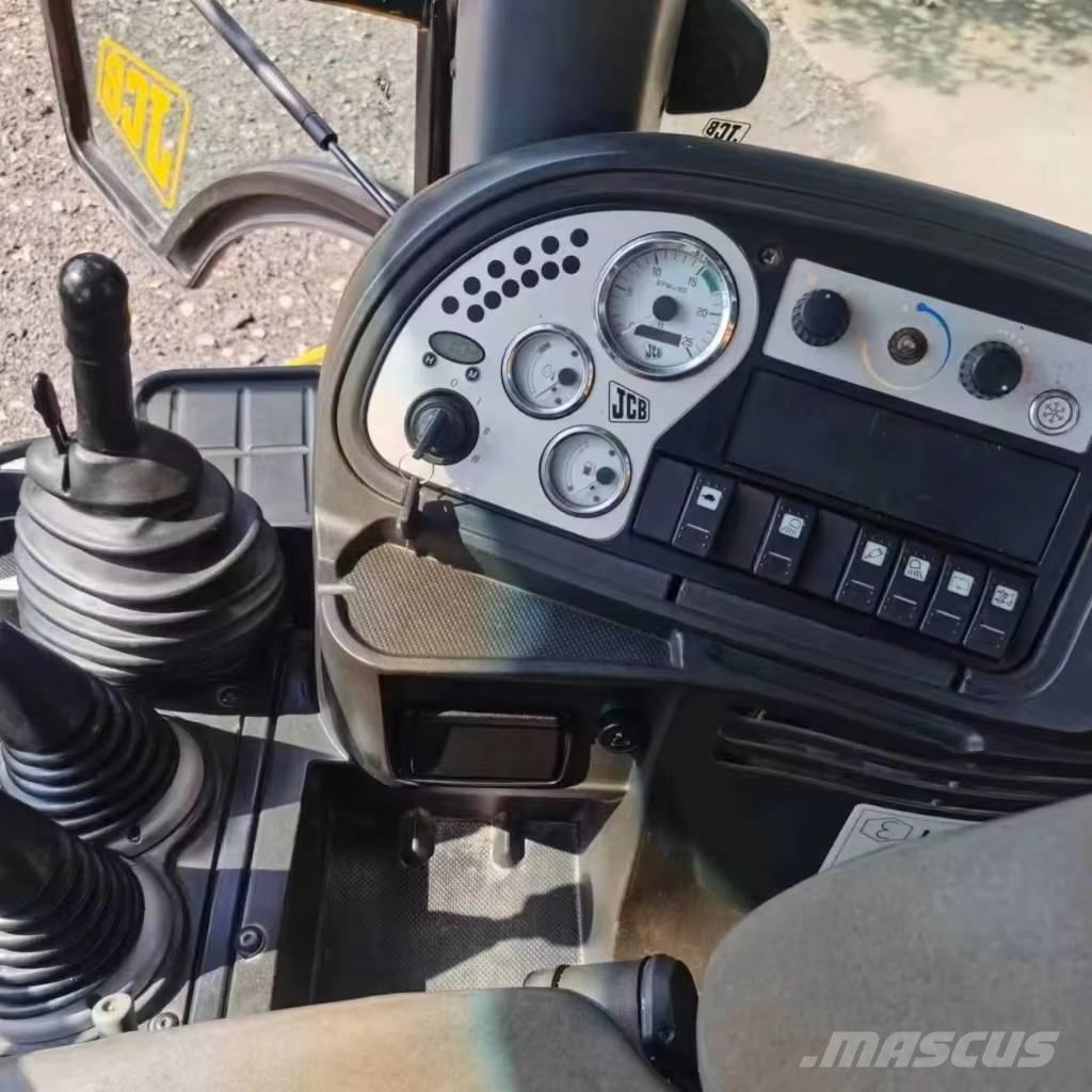 JCB 3CX Ekskavatori-iekrāvēji