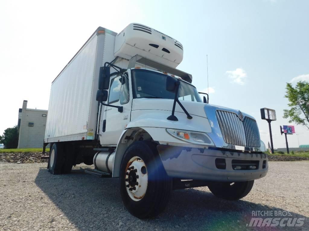 International 4400 Smagās mašīnas ar konteineriem