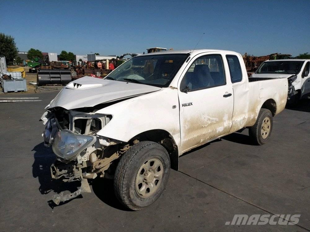 Toyota Hilux 4 Vieglais kravas automobilis/izkraušana no sāniem
