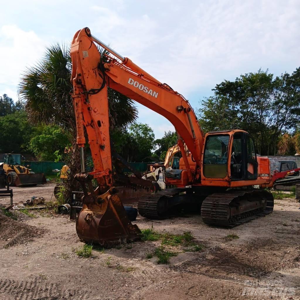 Doosan DX 225 LC Kāpurķēžu ekskavatori