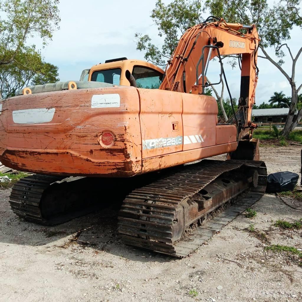 Doosan DX 225 LC Kāpurķēžu ekskavatori