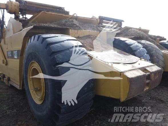 CAT 615C Skrēperi