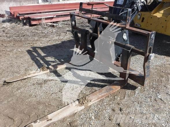 CAT TH514C Teleskopiskie manipulatori
