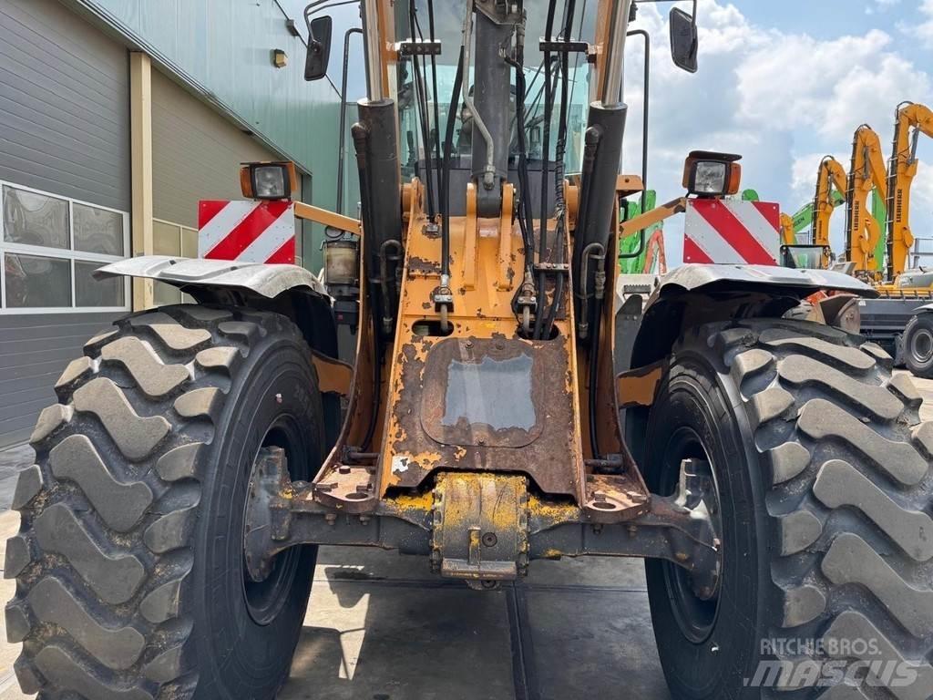 CASE 621F XR Iekrāvēji uz riteņiem