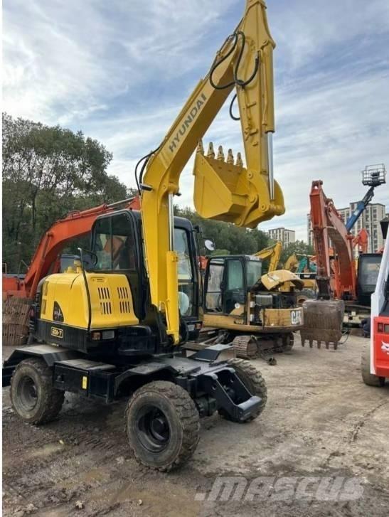 Hyundai 60W-7 Ekskavatori uz riteņiem