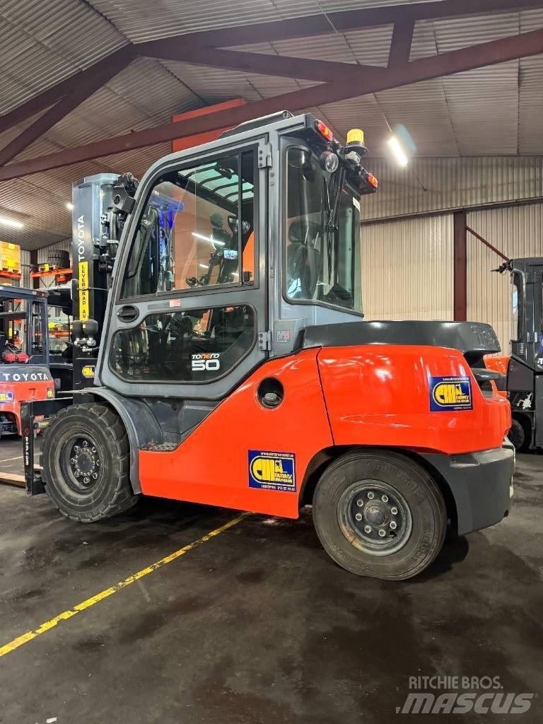 Toyota truck 8FD50N Tehnika ar dīzeļa dzinēju