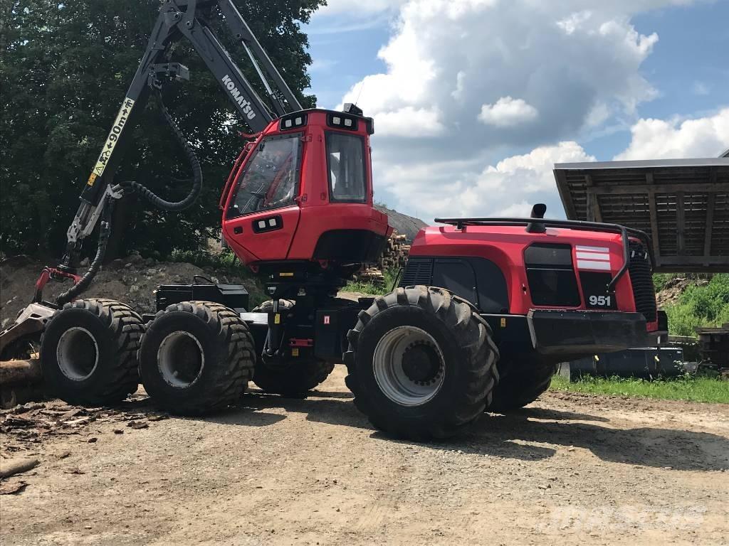Komatsu 951 Harvesteri