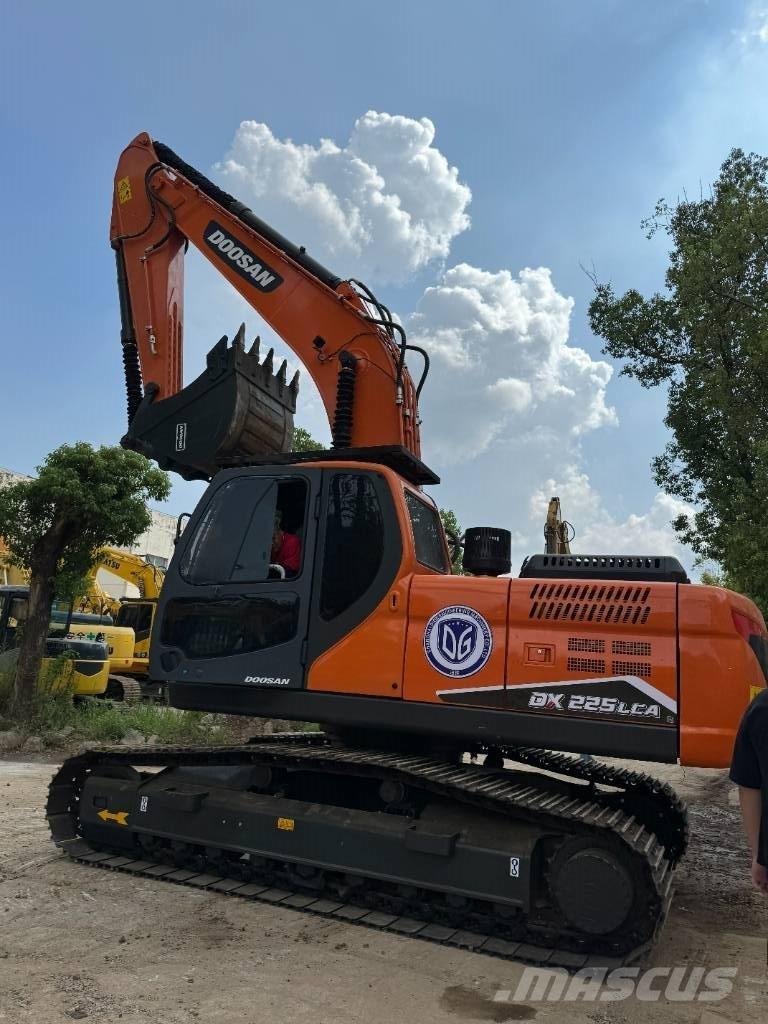 Doosan DX 225 LCA Vidēja lieluma ekskavatori 7 t - 12 t