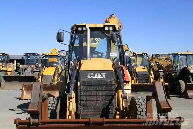 CAT 428F Ekskavatori-iekrāvēji