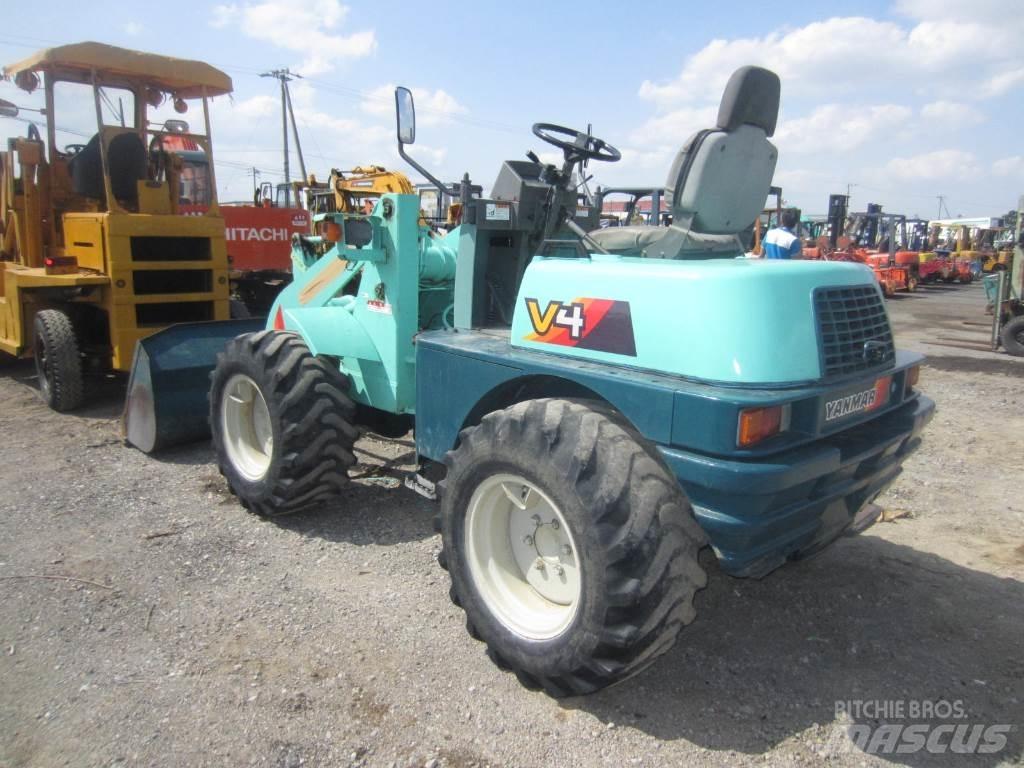 Yanmar V4 Iekrāvēji uz riteņiem