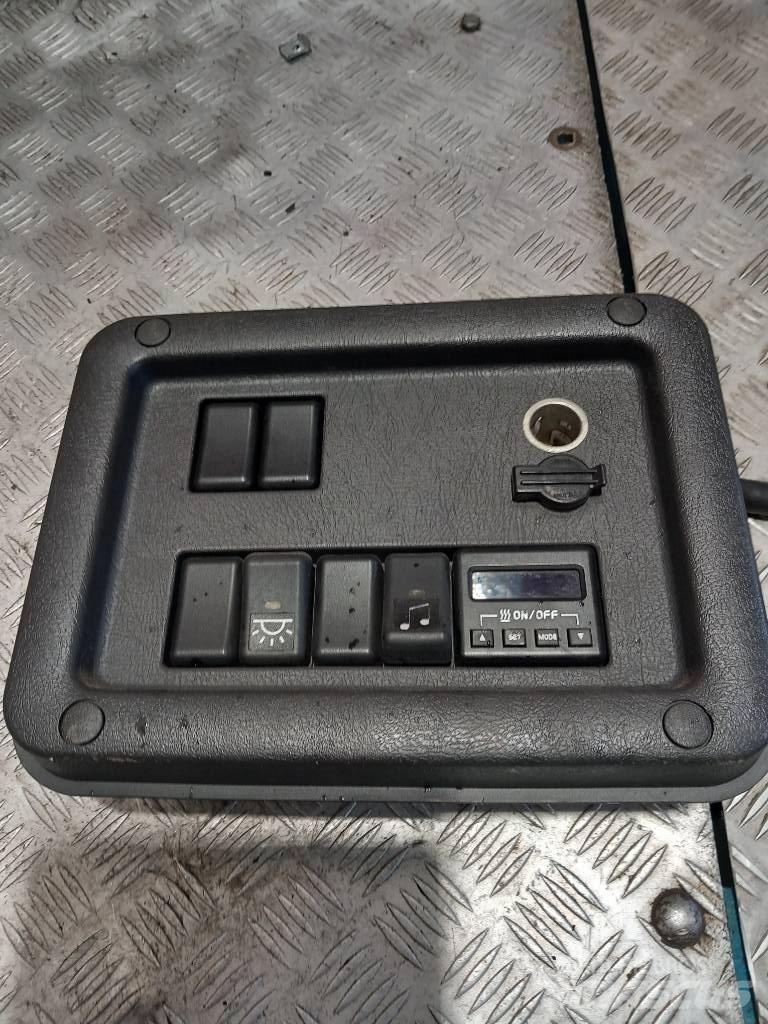 Volvo FH 12    20576730 Kabīnes un interjers